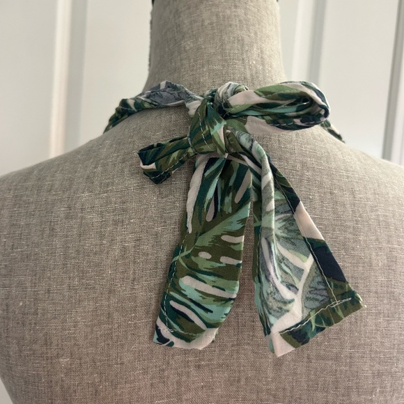 Tropical Print Plunging Neck Backless Halter Romper Size Medium - Picture 4 of 10